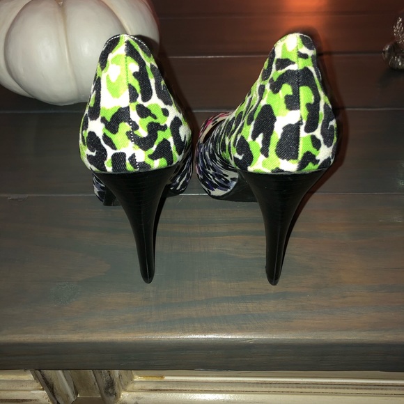 Shoes - Picture 6 of 6